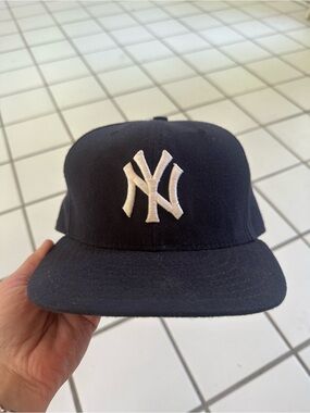 New Era Black & Navy 59FIFTY Fitted Cap Interior View